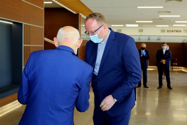 Click to zoom the picture.